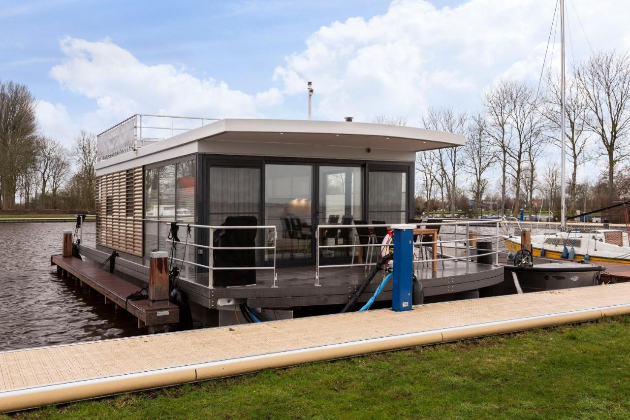 Welcome In - Houseboat 'Elysium' Met Eigen Aanlegsteiger Sneek - Offingawier エクステリア 写真