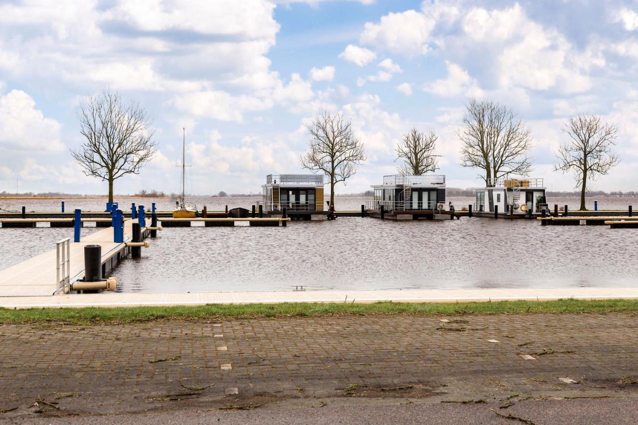Welcome In - Houseboat 'Elysium' Met Eigen Aanlegsteiger Sneek - Offingawier エクステリア 写真