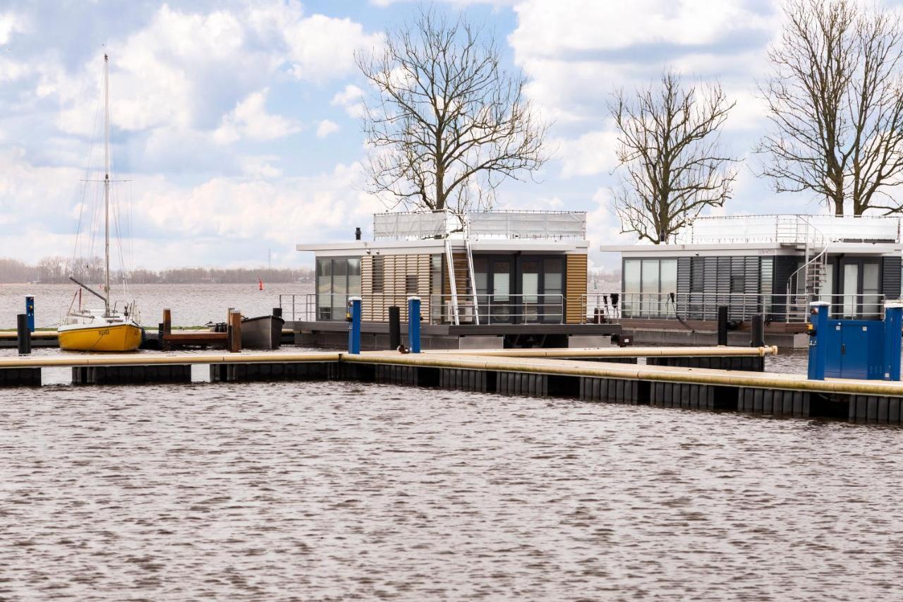 Welcome In - Houseboat 'Elysium' Met Eigen Aanlegsteiger Sneek - Offingawier エクステリア 写真