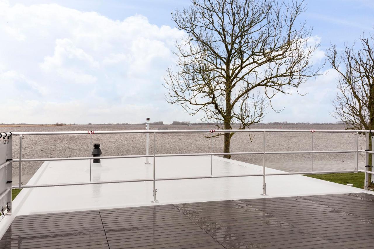 Welcome In - Houseboat 'Elysium' Met Eigen Aanlegsteiger Sneek - Offingawier エクステリア 写真