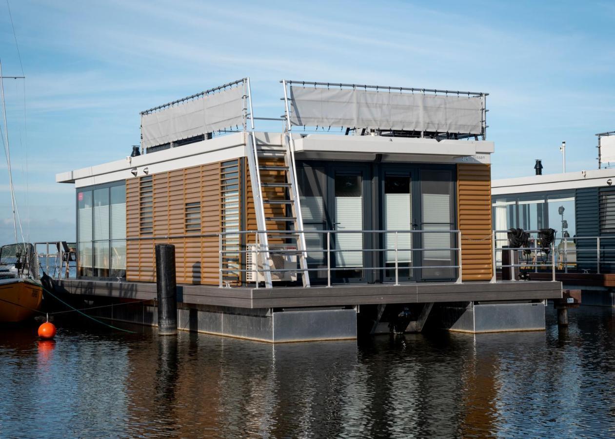 Welcome In - Houseboat 'Elysium' Met Eigen Aanlegsteiger Sneek - Offingawier エクステリア 写真