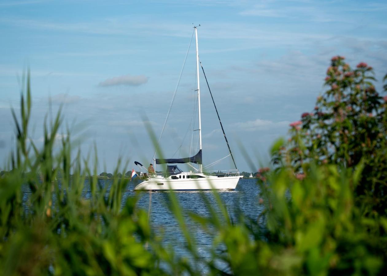 Welcome In - Houseboat 'Elysium' Met Eigen Aanlegsteiger Sneek - Offingawier エクステリア 写真
