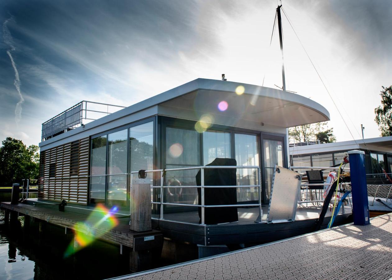 Welcome In - Houseboat 'Elysium' Met Eigen Aanlegsteiger Sneek - Offingawier エクステリア 写真
