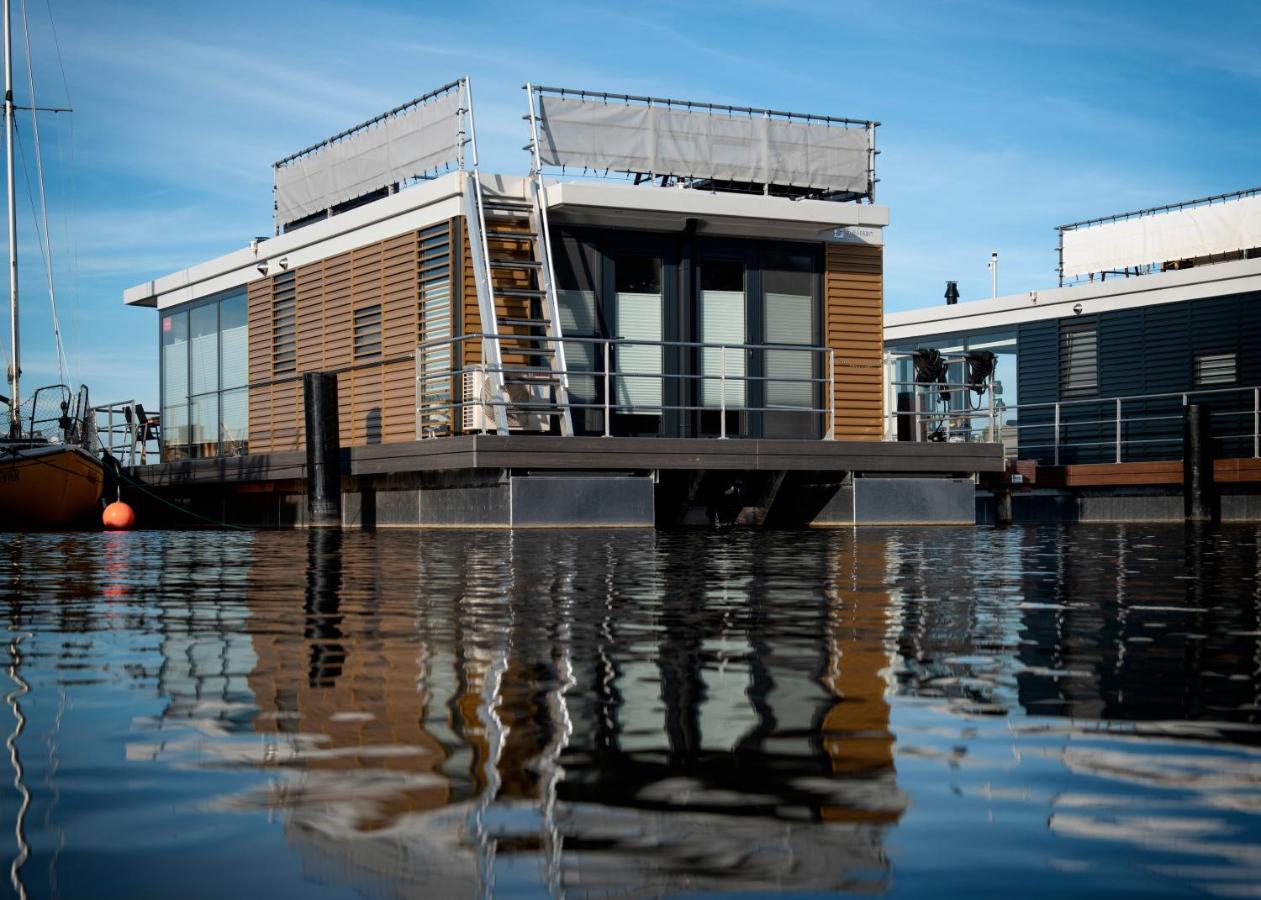 Welcome In - Houseboat 'Elysium' Met Eigen Aanlegsteiger Sneek - Offingawier エクステリア 写真