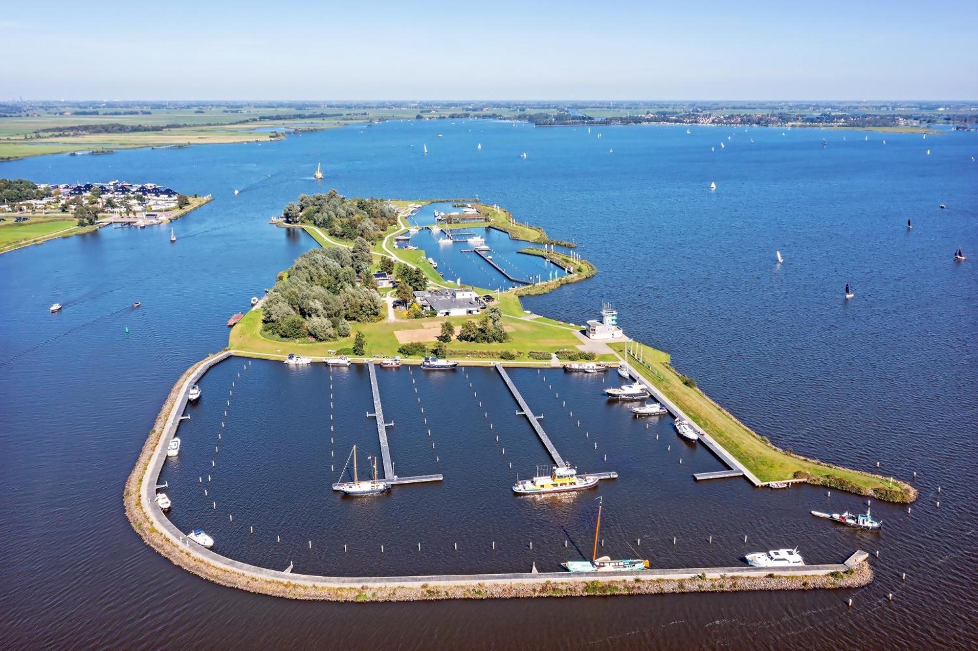 Welcome In - Houseboat 'Elysium' Met Eigen Aanlegsteiger Sneek - Offingawier エクステリア 写真